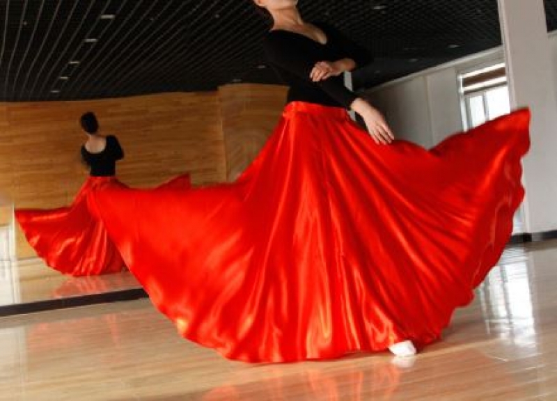 imagem Saia Dança Cigana & Dança do Ventre 720 GRAUS cores lisas e fortes (Cetim) de tecido leve e de qualidade para uso ocasional ou festa.