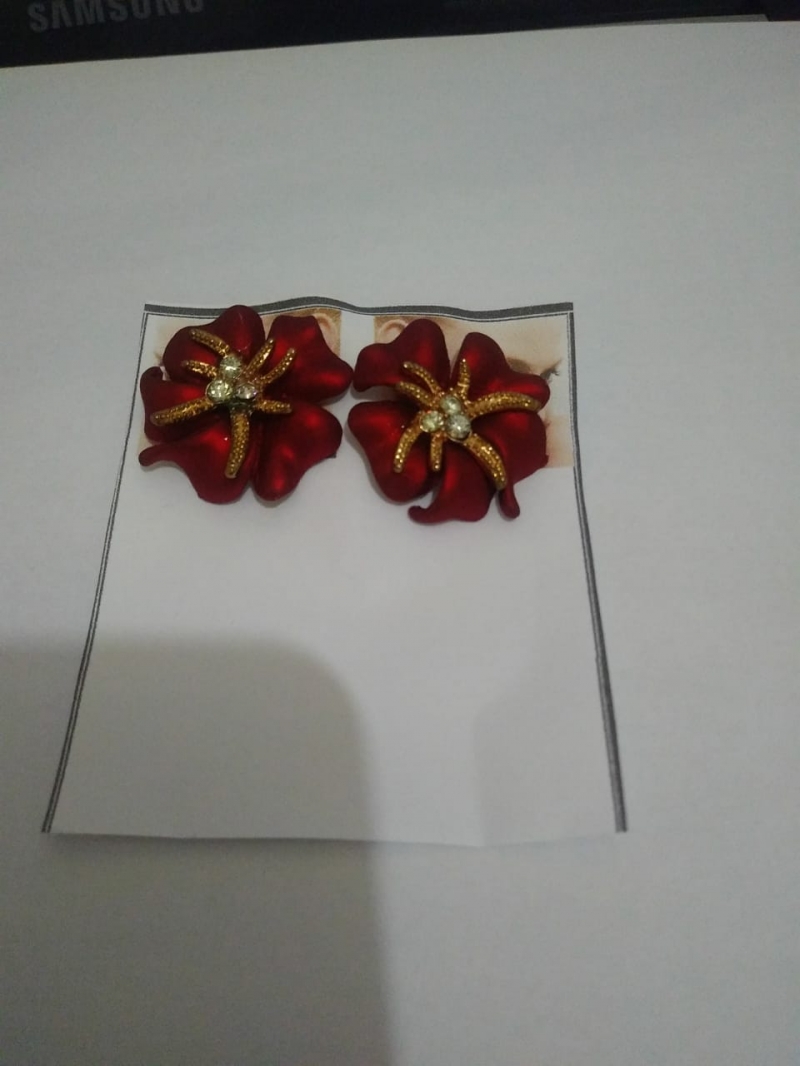 imagem Belos par de brincos flor vermelho